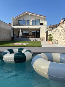 Can Olivera Lujo rural con piscina climatizada