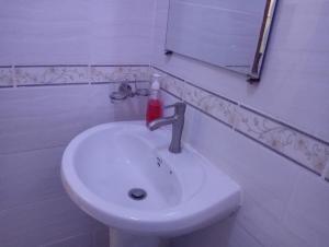 Modern 1-Bedroom Apartment in Garden Estate