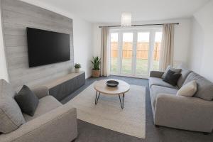 Contractors, Private Driveway for Multiple cars, Wifi, Long Stay