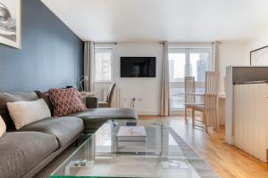 Blueground Canary Wharf parking nr bars food LON-485