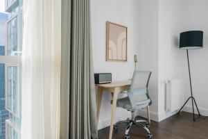 Blueground Canary Wharf open plan nr Wharf LON-164