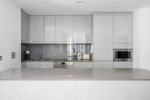 Blueground Canary Wharf open plan nr Wharf LON-164