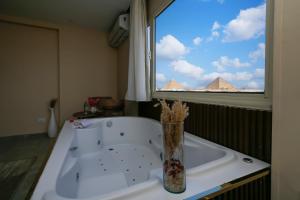 pyramids palace view