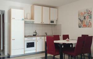 1 Bedroom Amazing Apartment In Maslenica