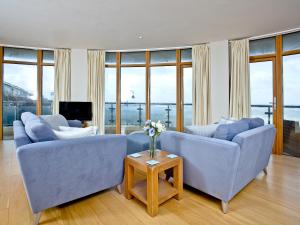 Pebbles, Horizon View