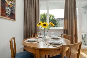 Blue Two Bedroom Apartment in Wrocław with Desk, Bathtub and Balcony by Noclegi Renters