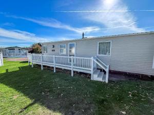 Stunning 6 Berth Caravan With Decking At Cherry Tree Park In Norfolk Ref 70802C