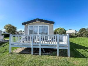 Stunning 6 Berth Caravan With Decking At Cherry Tree Park In Norfolk Ref 70802C