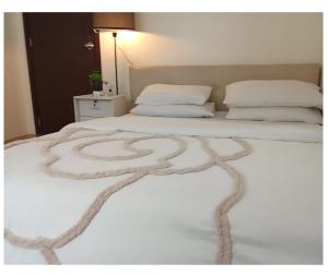 2BR PIONEER Woodland Boni,Mandaluyong connected to Boni MRT station