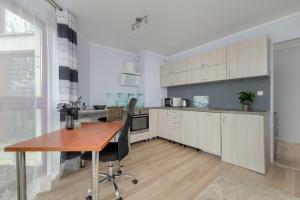 Studio z Parkingiem i Balkonem w Krakowie by Rent like home