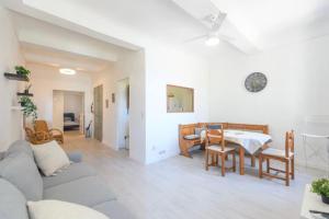 Bright apartment near the port