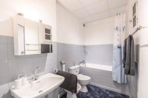 Bright apartment near the port