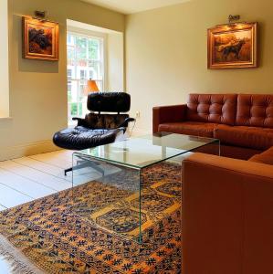 Quite location Near the Quay, Newly Refurbished 2 Ensuite Kingsize Bedrooms