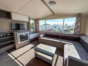 Stunning 8 Berth Caravan At Cherry Tree Holiday Park In Norfolk Ref 70711C