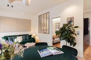 La Suite - Voltaire II - 2 bedrooms with AC