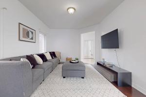 Charming 4-bed Home Away From Home in Brampton, ON