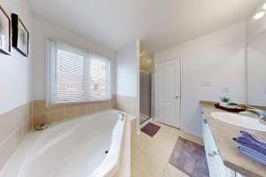 Charming 4-bed Home Away From Home in Brampton, ON