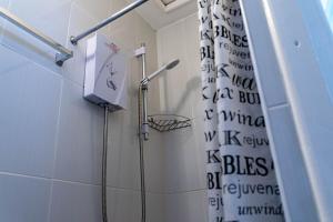 One Bedroom Flat by Brookland Stays Serviced Accommodation Short Lets Blackpool with Free WiFi