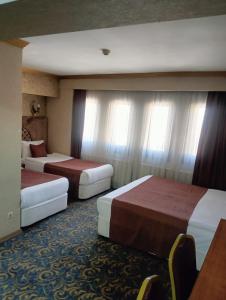 SARR TAC MAHAL HOTEl