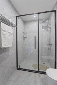 Stylish 1-bed apt with On-site convnient Store