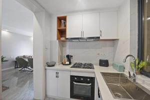 Stylish 1-bed apt with On-site convnient Store