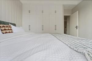 Stylish 1-bed apt with On-site convnient Store