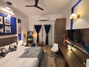 Cozy Santorini Inspired Stay Near Expo Mart, Greater Noida