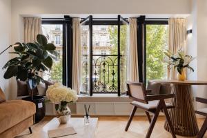 La Suite - Voltaire I - 1 bedroom with AC