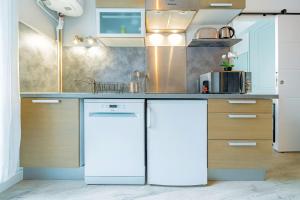 Cozy 1-Bedroom in Central Oullins Steps from the Metro - 3hvězdičkové hotely ve městě Oullins