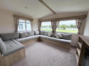 Superb 6 Caravan At Belle Aire Holiday Park Ref 00095Ba