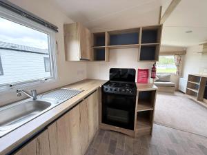 Superb 6 Caravan At Belle Aire Holiday Park Ref 00095Ba
