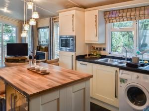 Azure Retreats - Beautiful Sea View - Uk48810