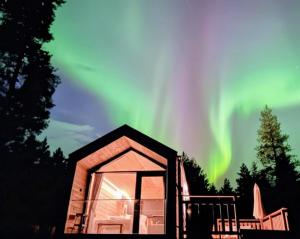 Hossaville Luxe Lake Cabin