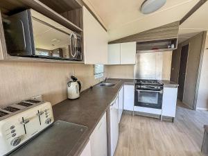 Stunning 8 Berth Caravan At Cherry Tree Holiday Park In Norfolk Ref 70711C