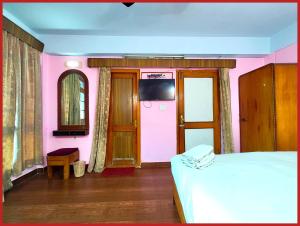 Hotel R - Radha - Continental -Mall Road Nainital - Near Naini Lake with Restaurant - Wifi - with Excellent Hospitality - A Luxury Room With Newly Decorated and Renovated Room- Book Now