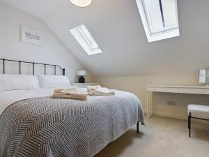 Arcadia House, central location with parking, King sized beds and WiFi