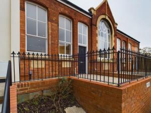 Arcadia House, central location with parking, King sized beds and WiFi