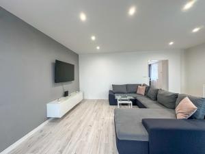 Simcity 3 I Skyline Elegance I 3BR, private parking, sunny terrace with panoramic city view 5min walk to city square