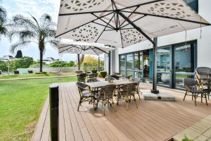 Menlyn apartment with ensuit Regency Hotel