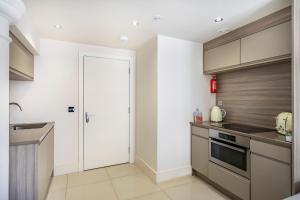 35 Cocoa Suites (parking included!)