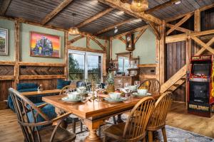 Riverside Cabin - Hot Tub, Fishing and Relaxing Escape