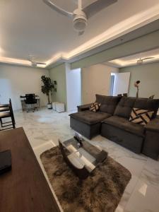 Apto Inteiro Leblon Recém Reformado