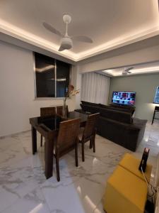 Apto Inteiro Leblon Recém Reformado