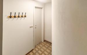 Stunning Apartment In Tkon With House Sea View