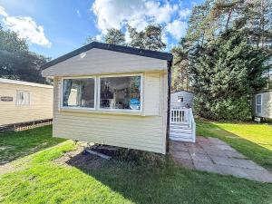 Beautiful 8 Berth Caravan At Wild Duck Haven Park In Norfolk Ref 11195Sc