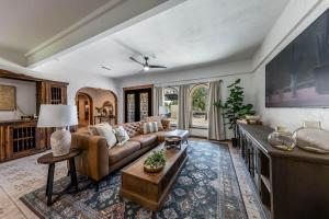 Magnificent 90-acre Texas Ranch Estate On San Marcos River - 5 Bedrooms - Newly Renovated & Professionally Furnished 9t Ranch By Boutiq