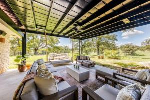 Magnificent 90-acre Texas Ranch Estate On San Marcos River - 5 Bedrooms - Newly Renovated & Professionally Furnished 9t Ranch By Boutiq