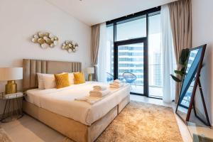 TRPS - Marquise Square, Business Bay - Burj Khalifa View, Spacious Studio, Fully Furnished