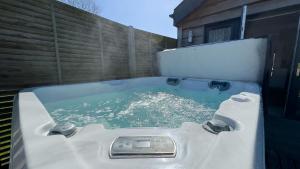 The Tummel Lodge with Hot Tub in Crieff
