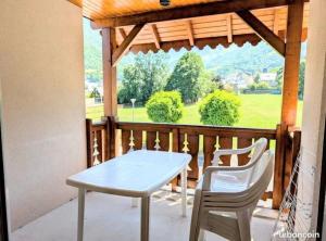 Appartement meublé T3 avec terrasse vue montagne